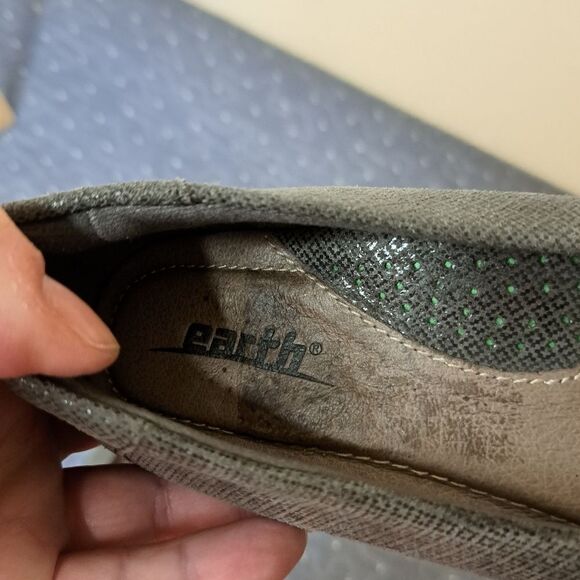 Earth flat shoes size 5B - Picture 4 of 6